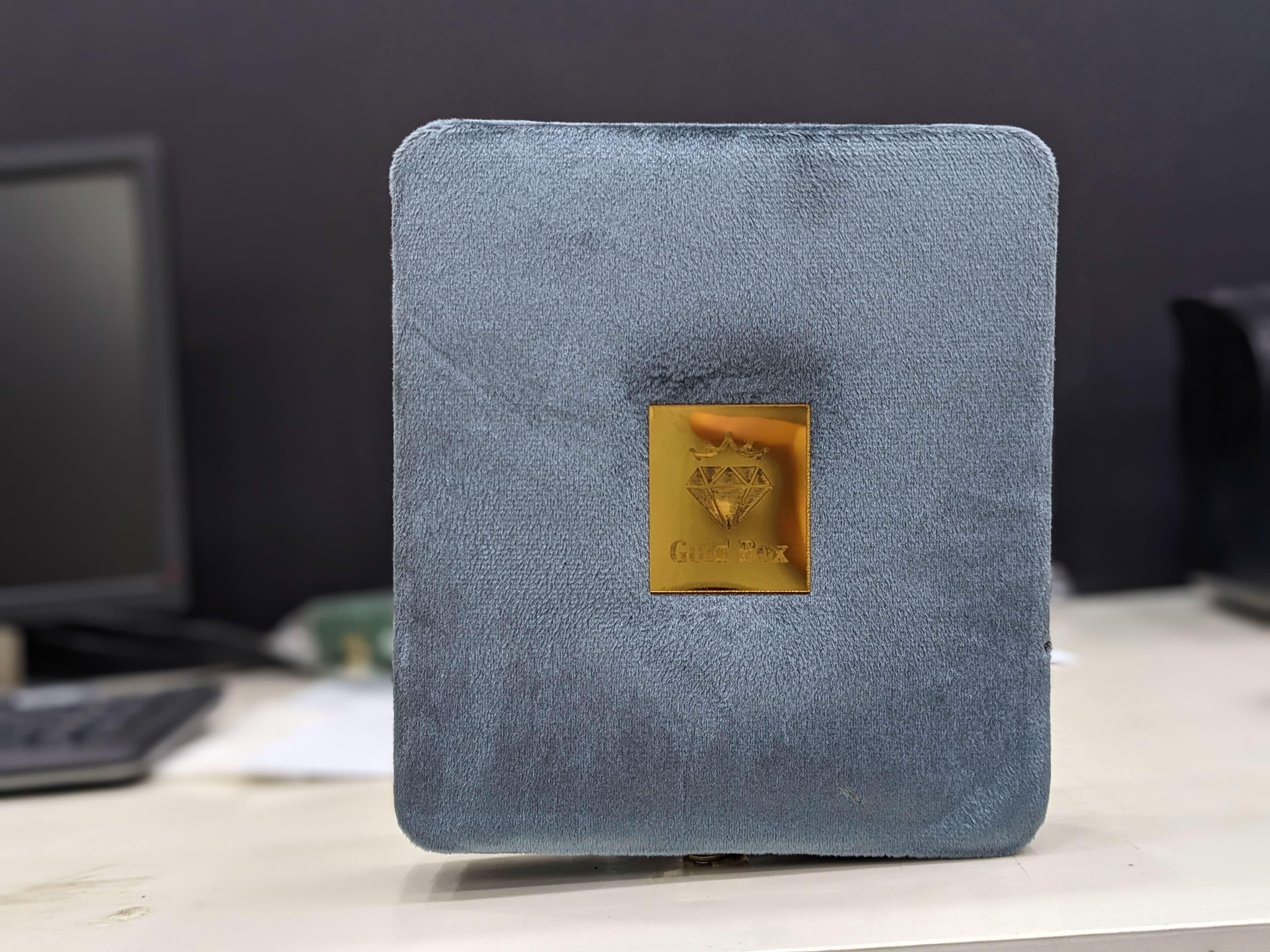 Premium Velvet Box - Zeesy.pk