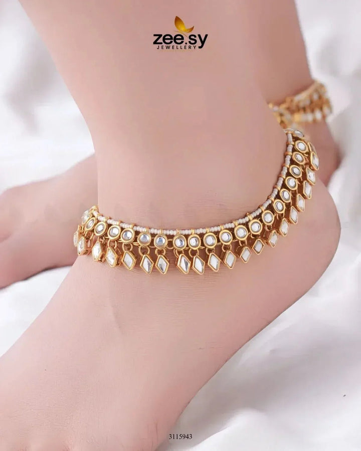 Tsavorite Anklet Golden white Anklets - Zeesy Jewellery Pakistan | Premium Artificial & Imitation Jewellery