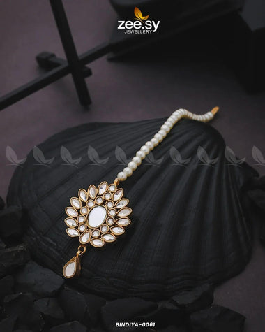Floral Kundan Teardrop Bindiya White bindiya - Zeesy Jewellery Pakistan | Premium Artificial & Imitation Jewellery