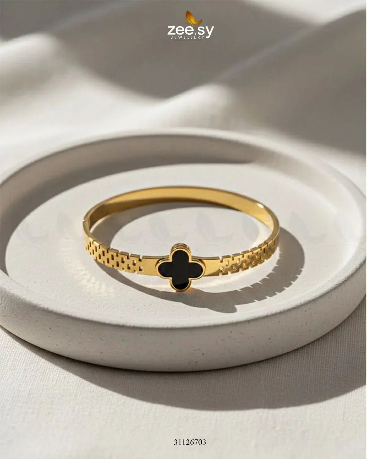 Clover Leaf Motif Bracelet Bracelet - Zeesy Jewellery Pakistan | Premium Artificial & Imitation Jewellery