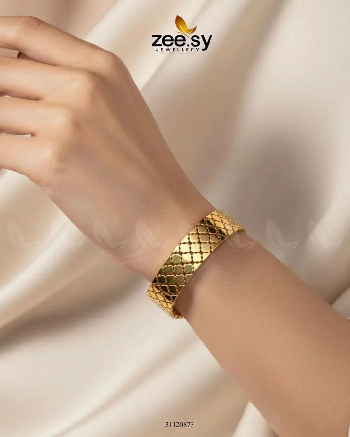 Continuum Wide Mesh Bracelet Bracelet - Zeesy Jewellery Pakistan | Premium Artificial & Imitation Jewellery