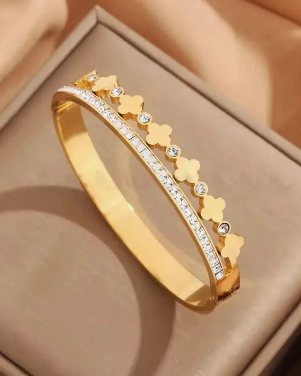Crest Bracelet Bracelet - Zeesy Jewellery Pakistan | Premium Artificial & Imitation Jewellery