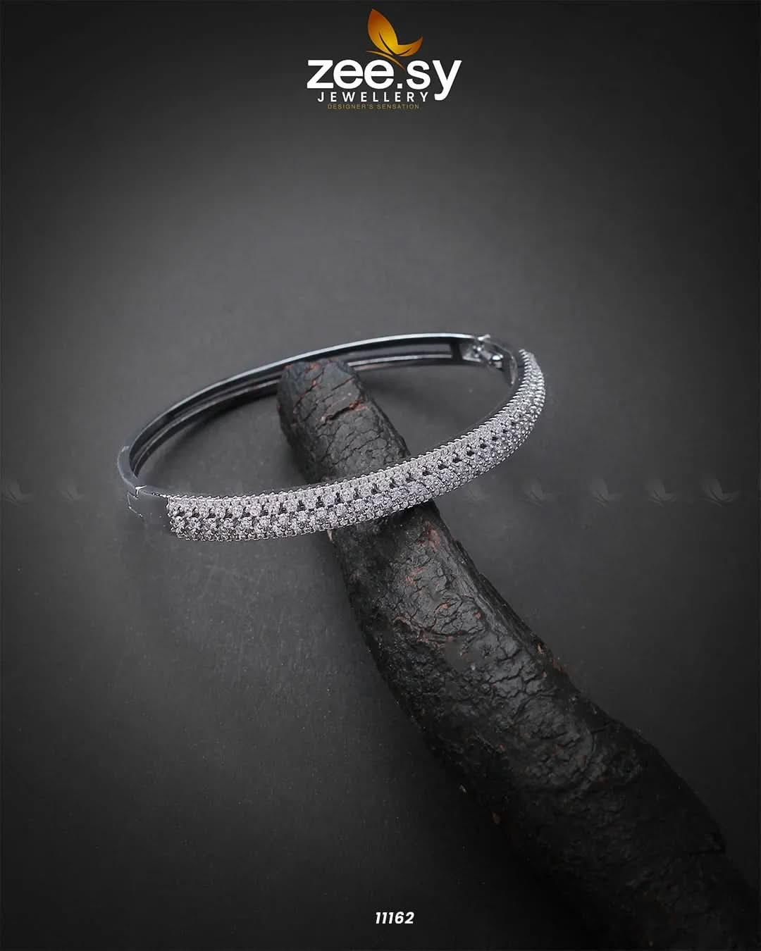 Inspires Bracelet - Zeesy.pk