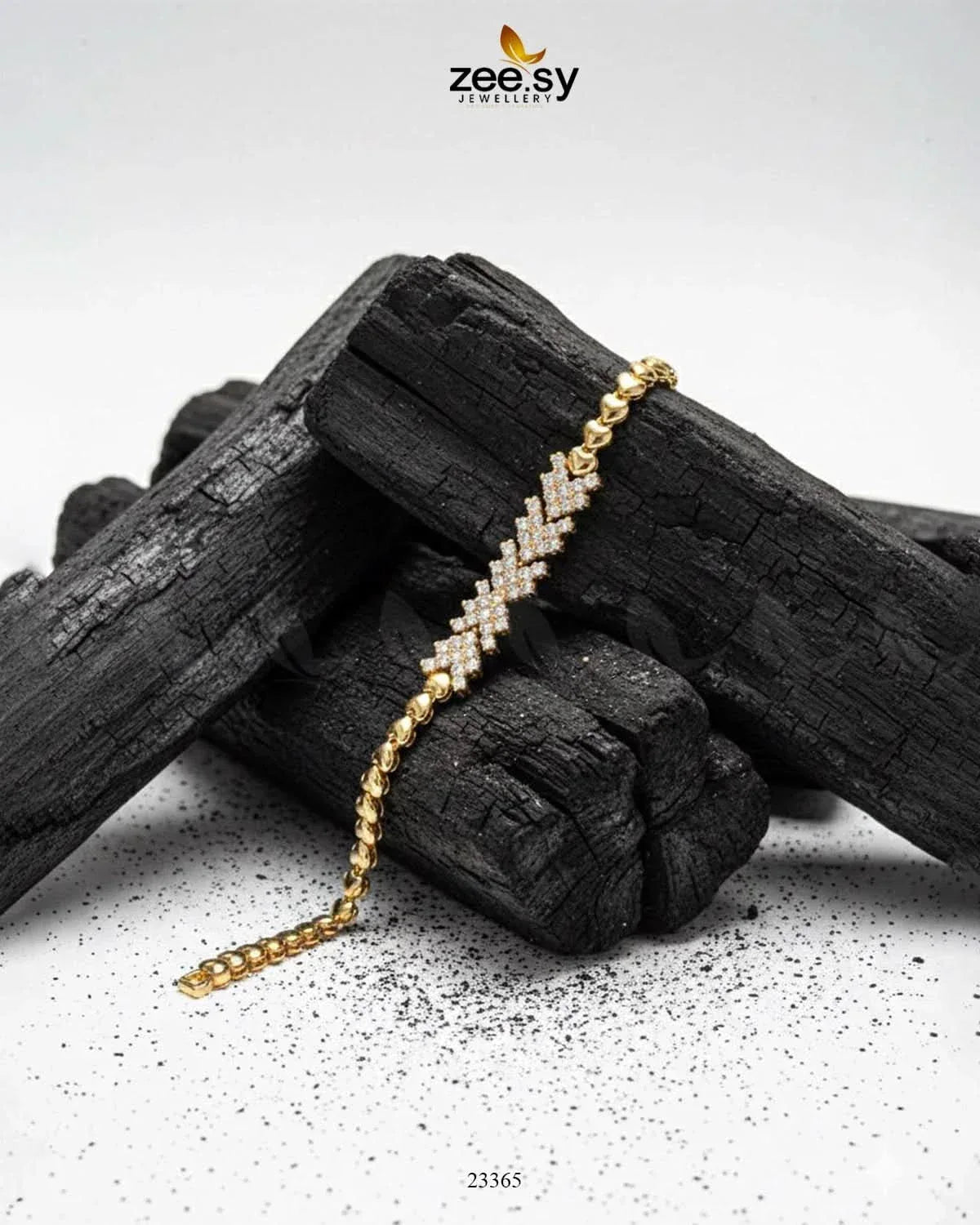 Majestic Arrow Pattern Bracelet Bracelet - Zeesy Jewellery Pakistan | Premium Artificial & Imitation Jewellery