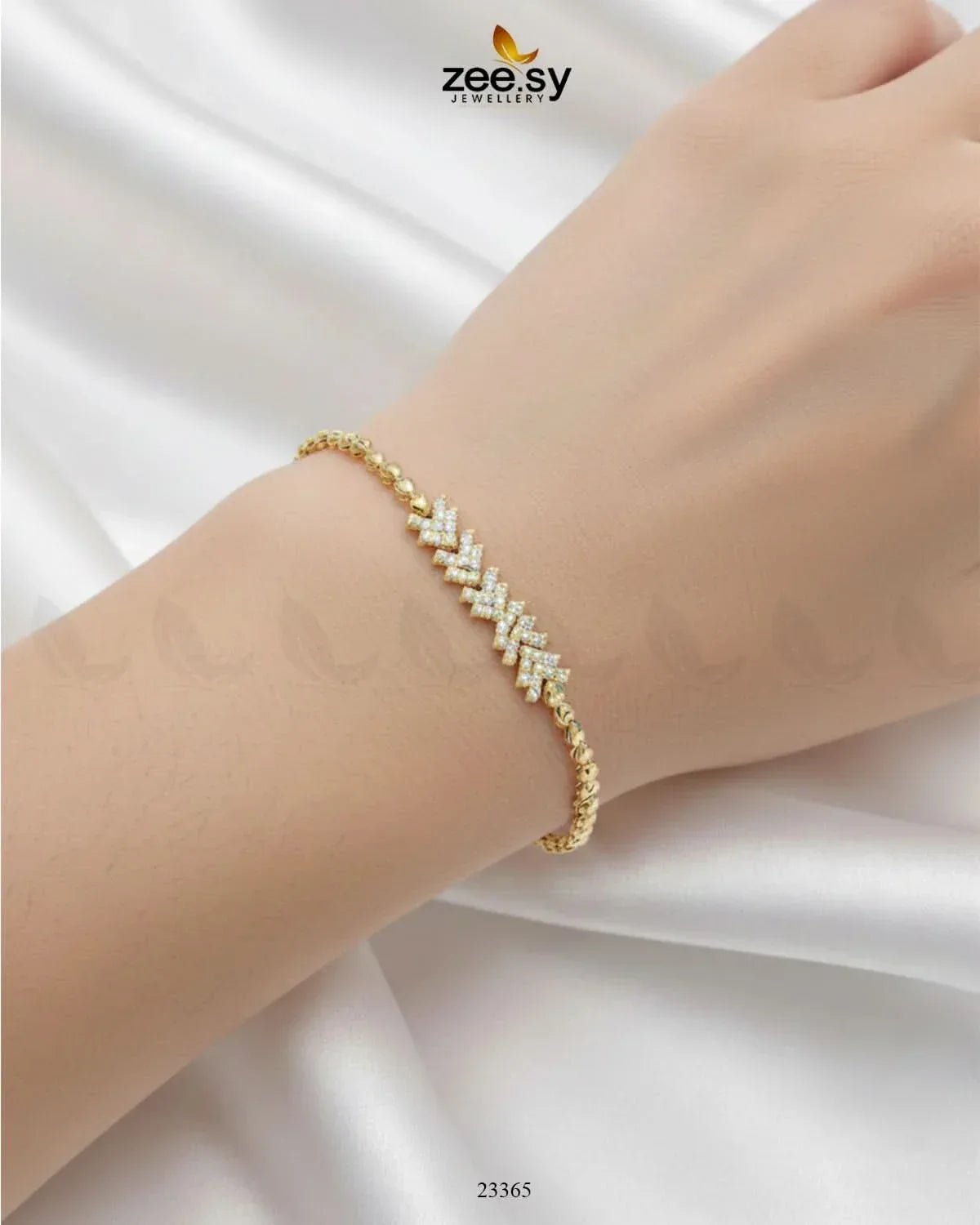 Majestic Arrow Pattern Bracelet Bracelet - Zeesy Jewellery Pakistan | Premium Artificial & Imitation Jewellery