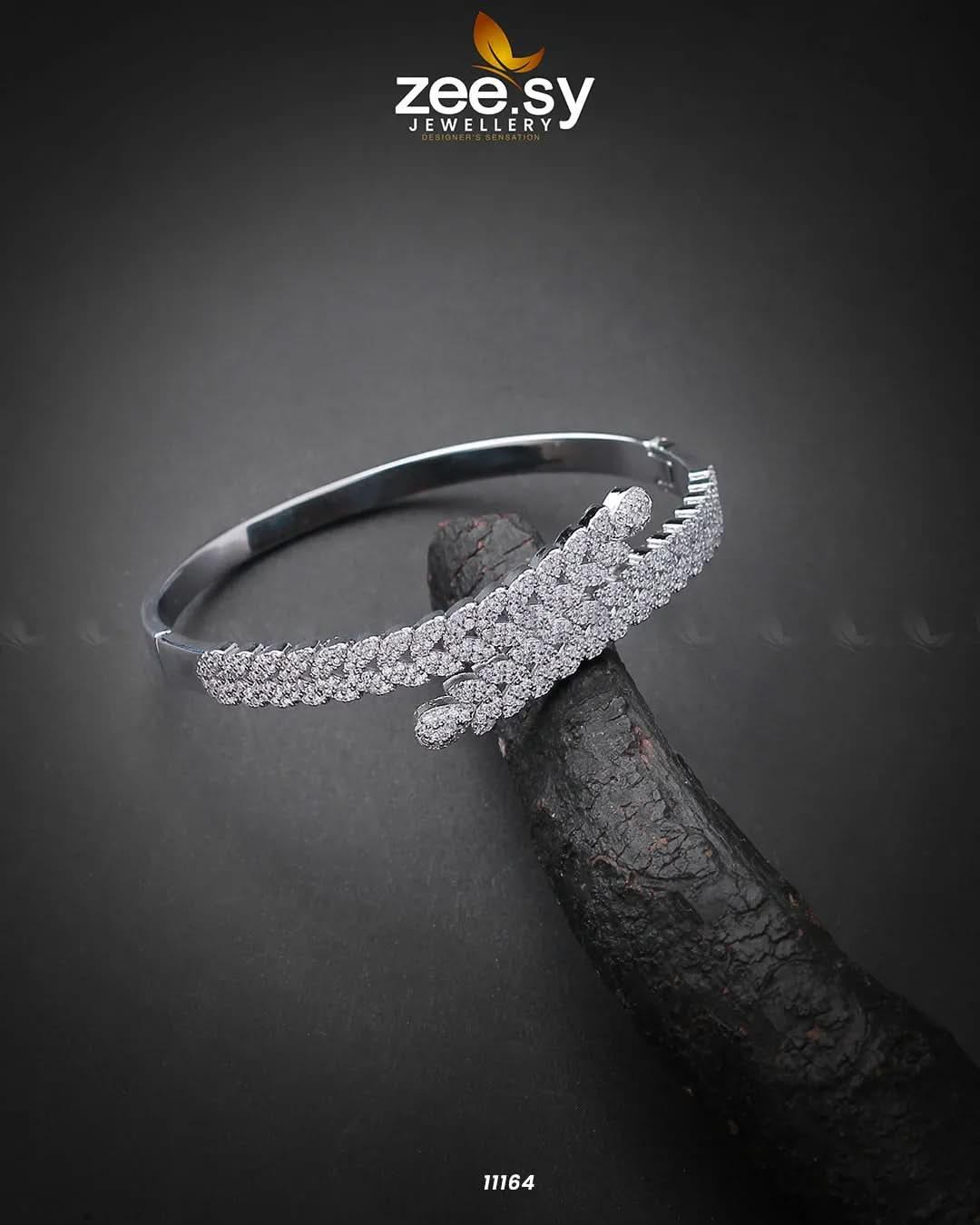 Ornate Bracelet - Zeesy.pk