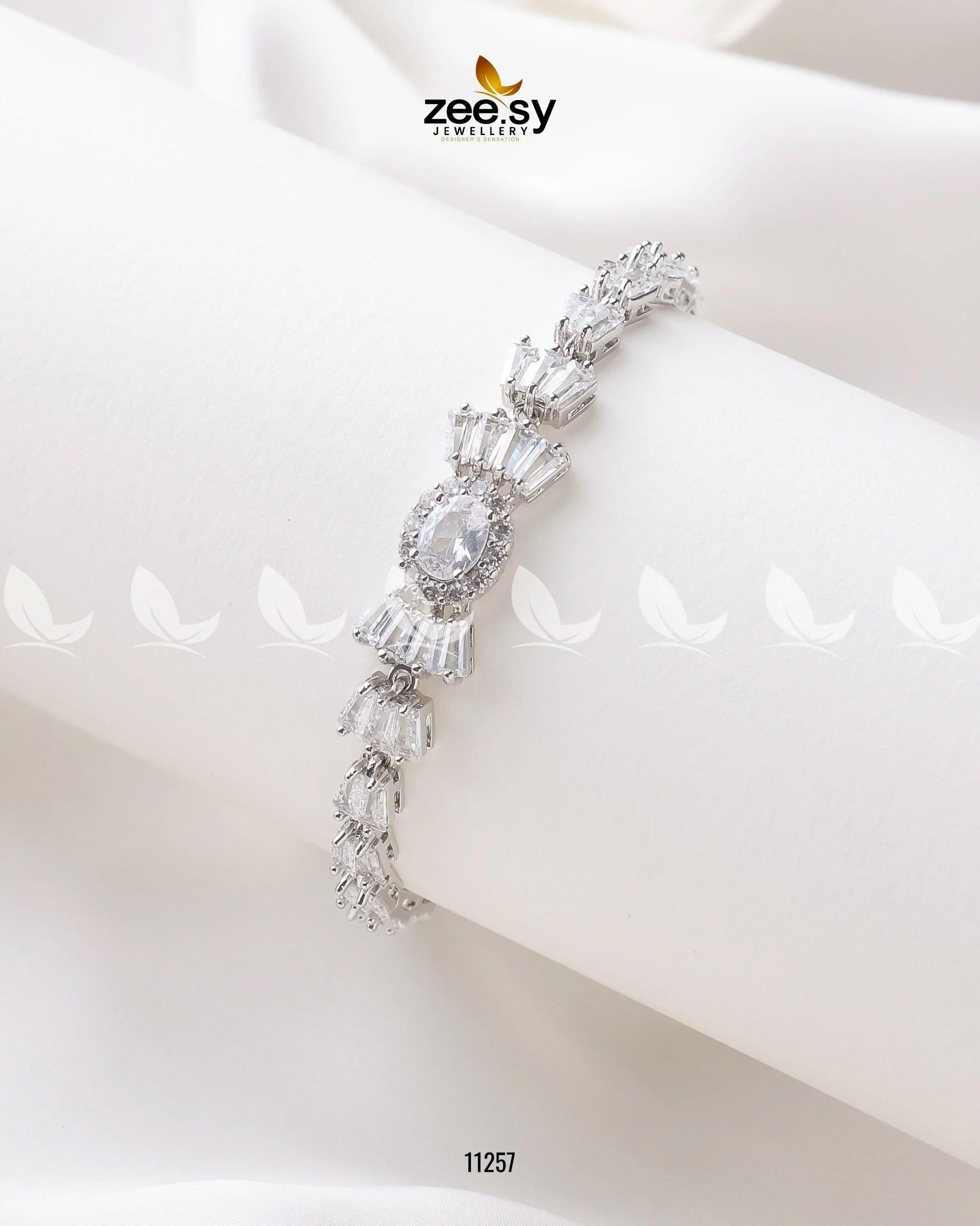 Trinity Bracelet Bracelet - Zeesy Jewellery Pakistan | Premium Artificial & Imitation Jewellery