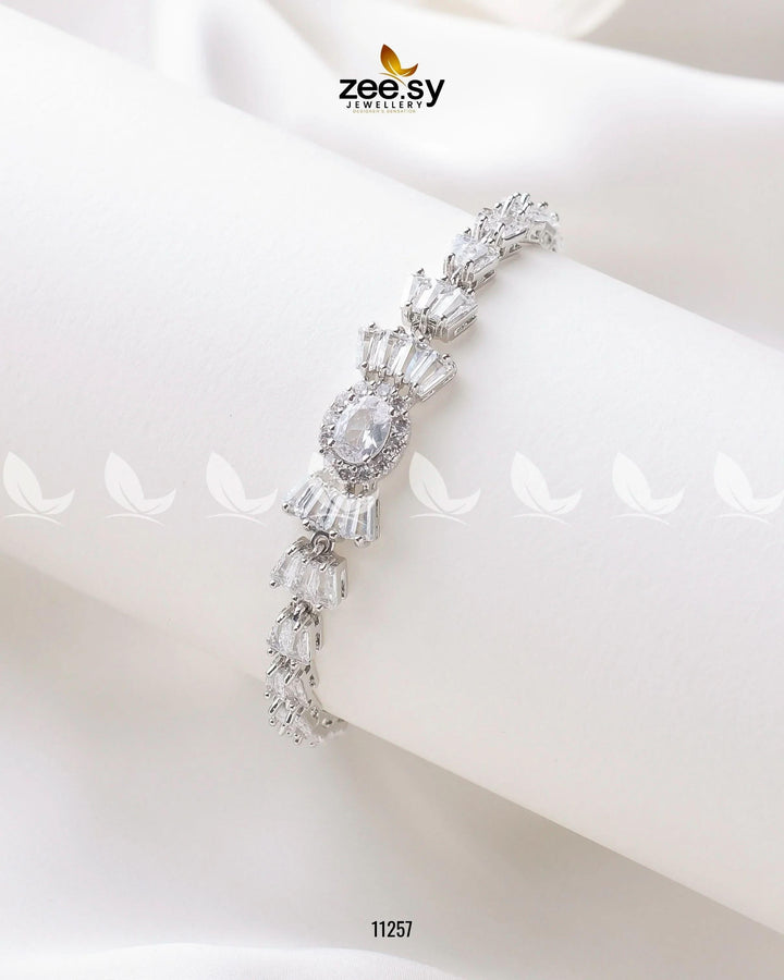 Trinity Bracelet Bracelet - Zeesy Jewellery Pakistan | Premium Artificial & Imitation Jewellery