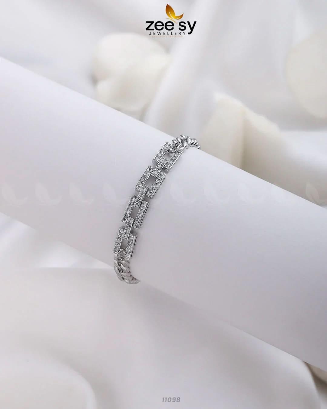 Link Bracelet - Zeesy.pk