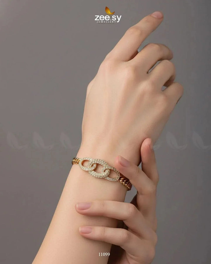 Three Linked Circles Bracelet Bracelet - Zeesy Jewellery Pakistan | Premium Artificial & Imitation Jewellery
