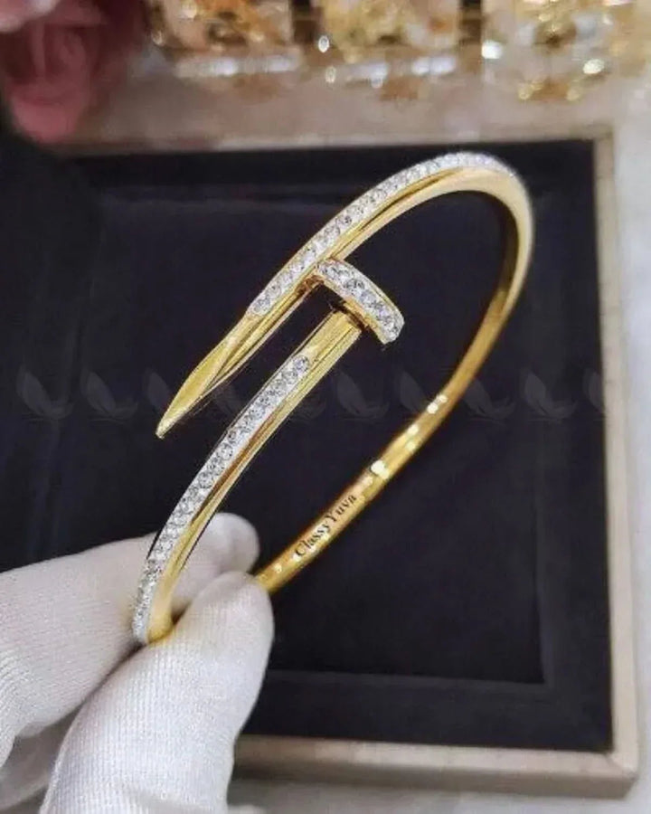 Nailon Bold Sparkle Bracelet Golden Bracelet - Zeesy Jewellery Pakistan | Premium Artificial & Imitation Jewellery