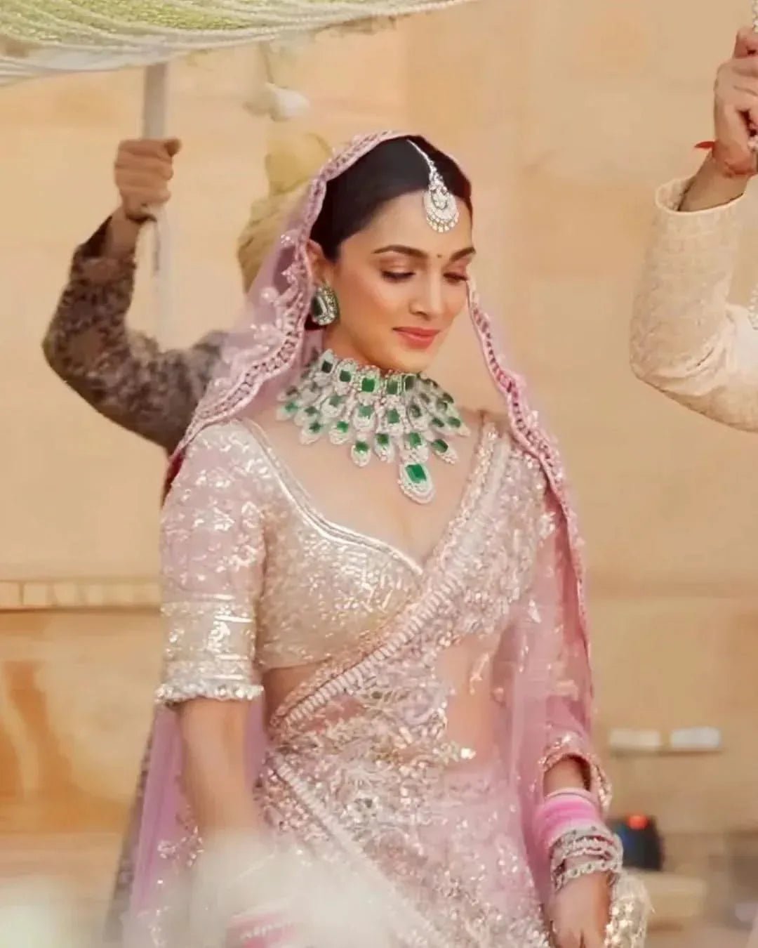 Kiara Advani Bridal Set - Zeesy.pk