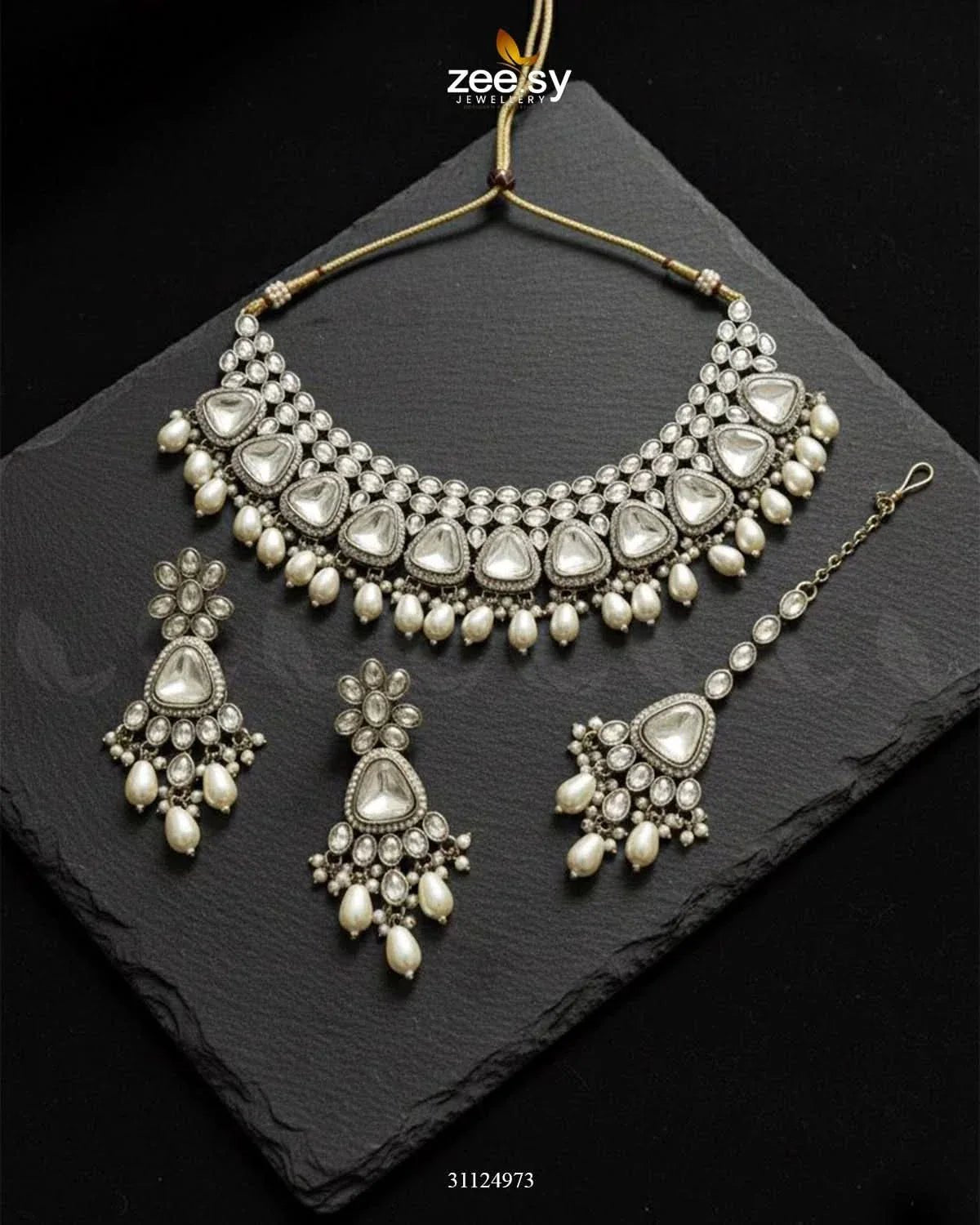 Eminet Bold Crystal Bridal Set Green Bridal Set - Zeesy Jewellery Pakistan | Premium Artificial & Imitation Jewellery