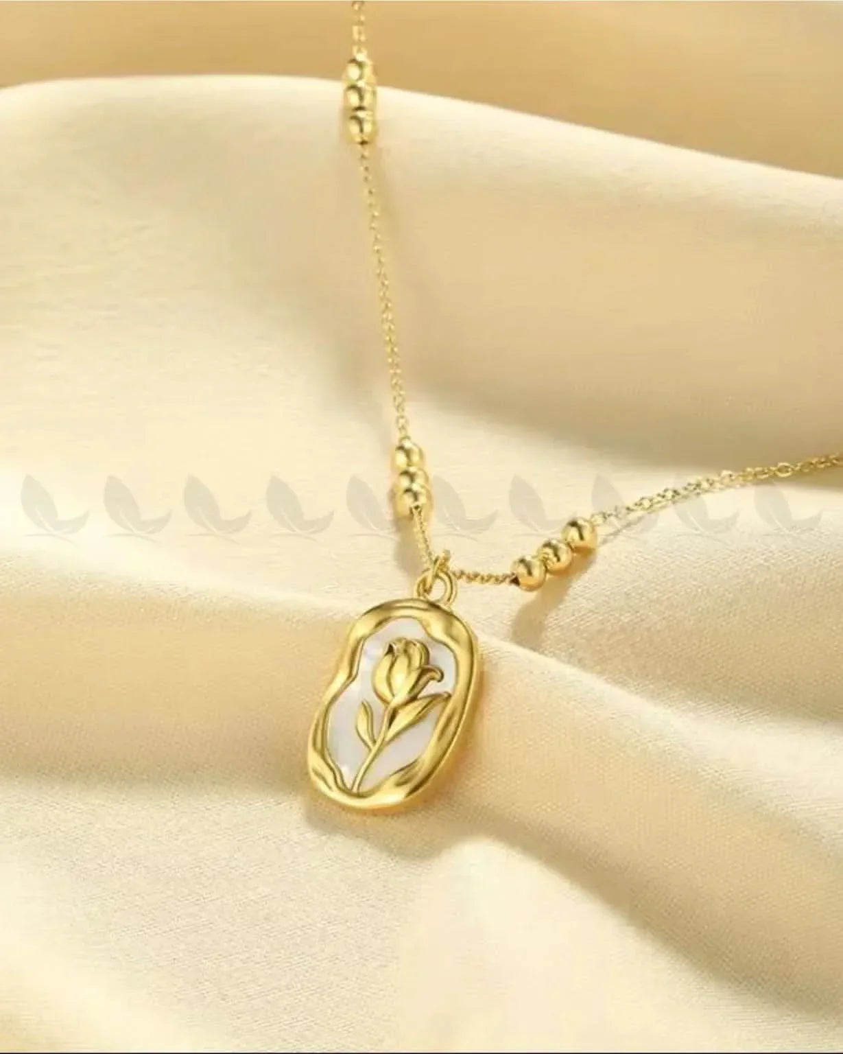 Crest Chain - Zeesy.pk