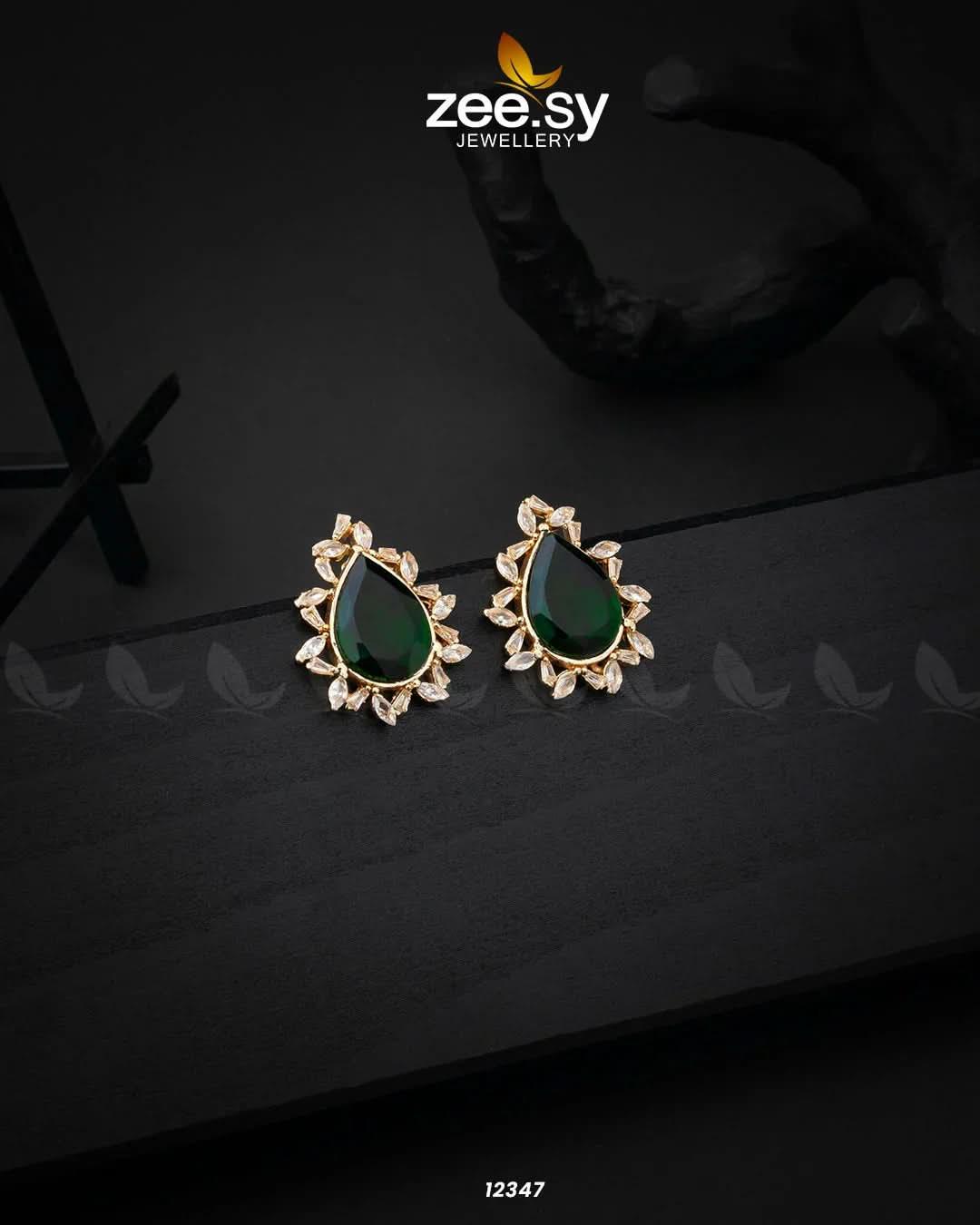 Oval Star Earrings - Zeesy.pk