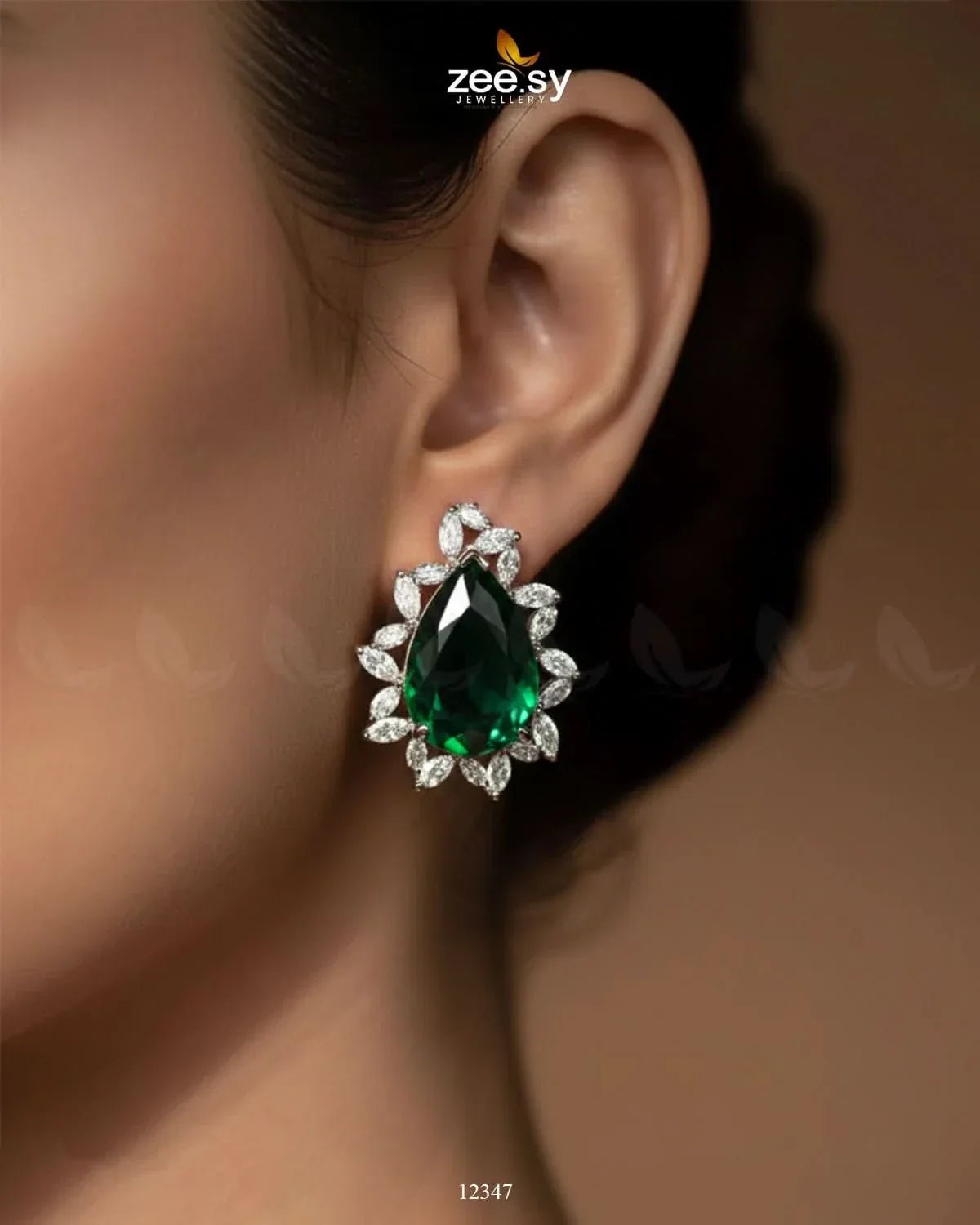 Oval Star Earrings - Zeesy.pk