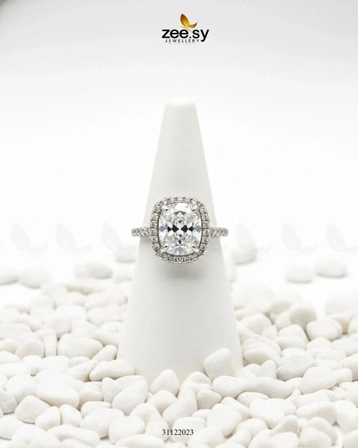 Opulent Faceted Cubic Cluster Ring Finger Ring - Zeesy Jewellery Pakistan | Premium Artificial & Imitation Jewellery