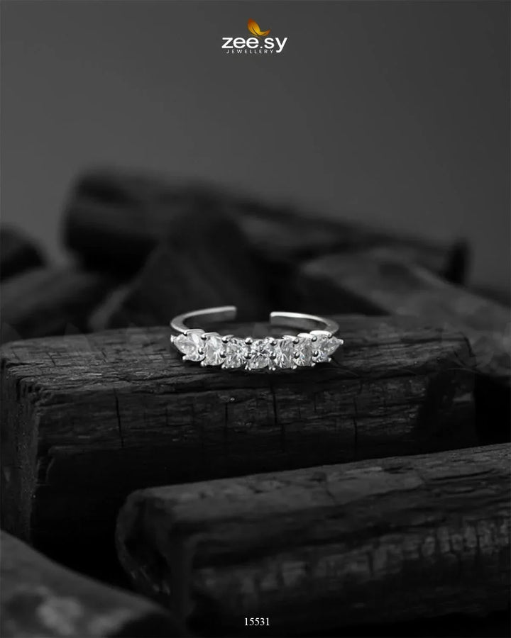 Tiana's Ring Finger Ring - Zeesy Jewellery Pakistan | Premium Artificial & Imitation Jewellery