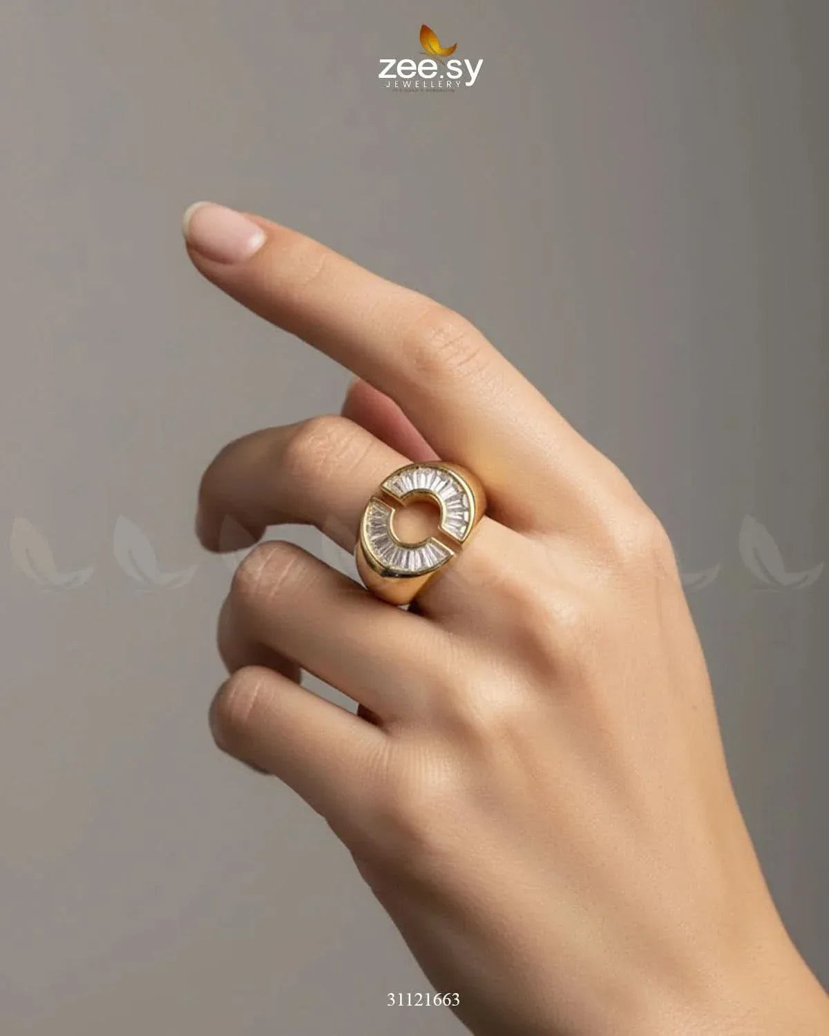 Curved Jewel Tone Ring Finger Ring - Zeesy Jewellery Pakistan | Premium Artificial & Imitation Jewellery