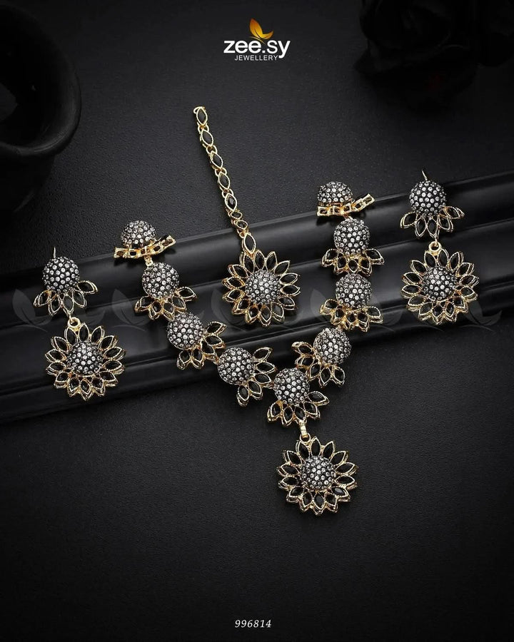 Aquilegia Necklace Set Golden Black Necklace Sets - Zeesy Jewellery Pakistan | Premium Artificial & Imitation Jewellery