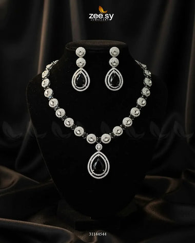Elegant Heart Cluster Necklace Set Silver Black Necklace Sets - Zeesy Jewellery Pakistan | Premium Artificial & Imitation Jewellery