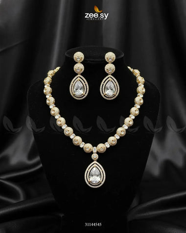 Elegant Heart Cluster Necklace Set Golden White Necklace Sets - Zeesy Jewellery Pakistan | Premium Artificial & Imitation Jewellery