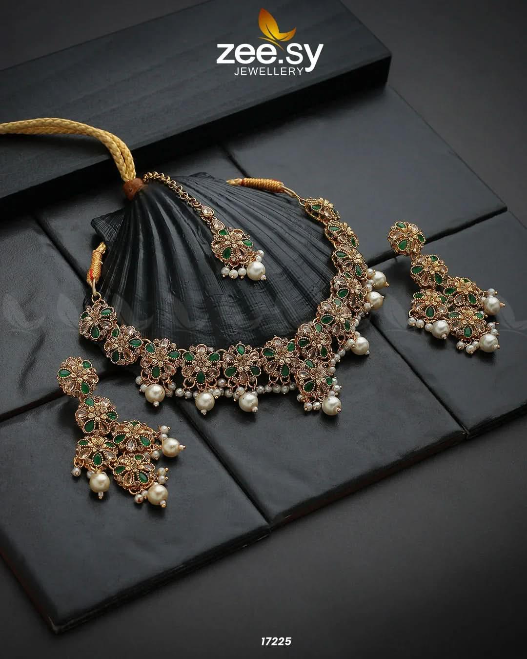 Magnolia Glimmer Necklace - Zeesy.pk