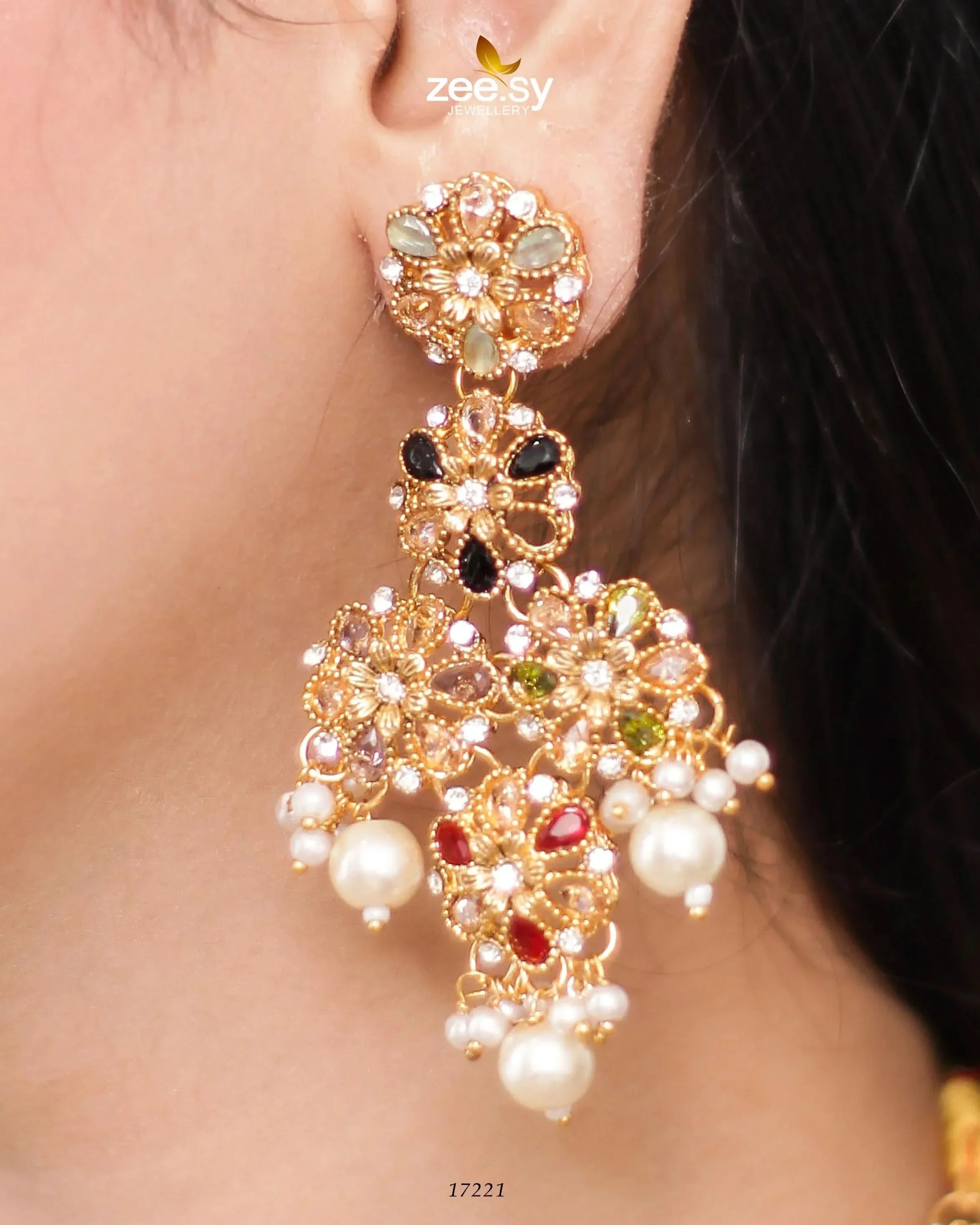 Magnolia Glimmer Necklace - Zeesy.pk