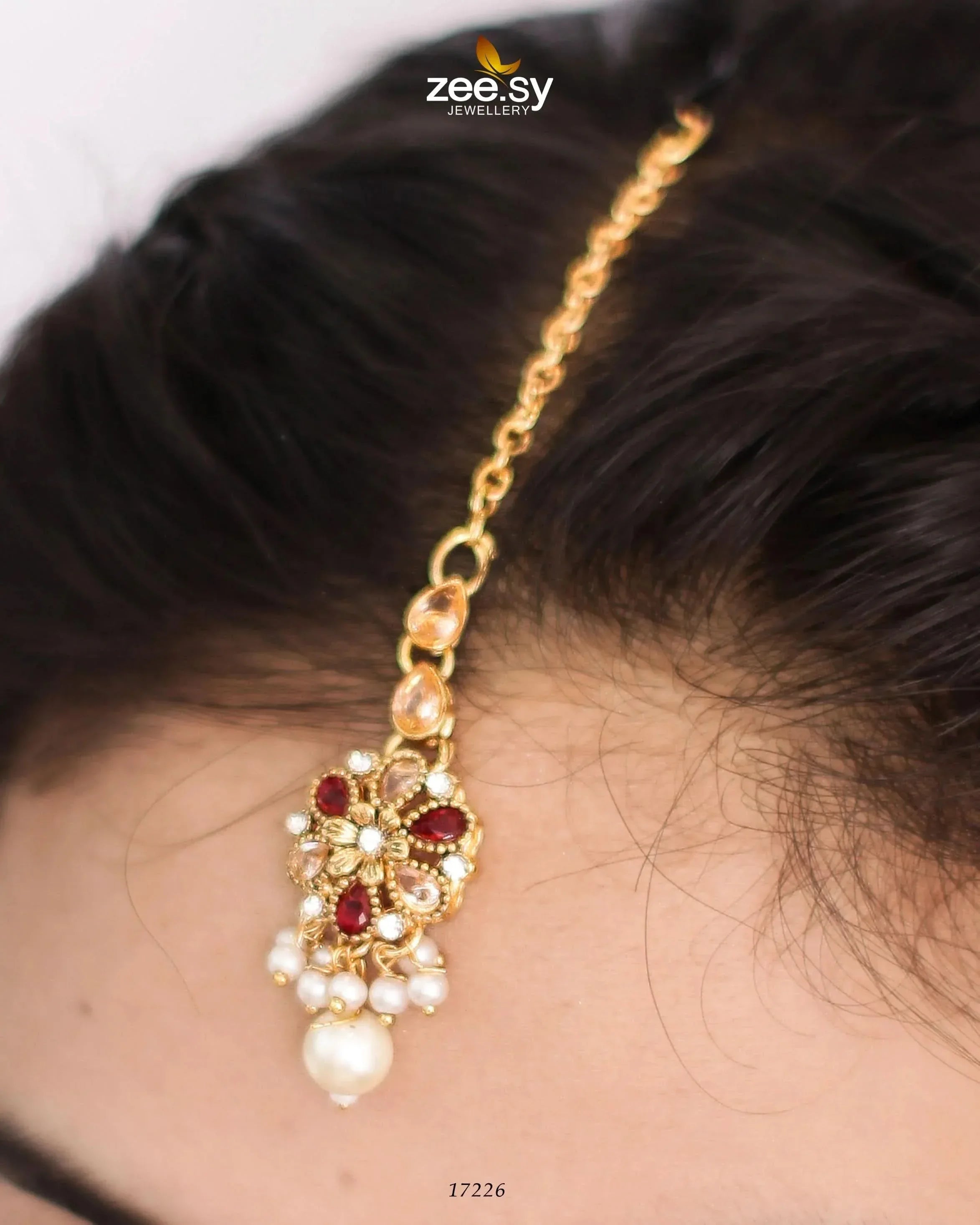 Magnolia Glimmer Necklace - Zeesy.pk