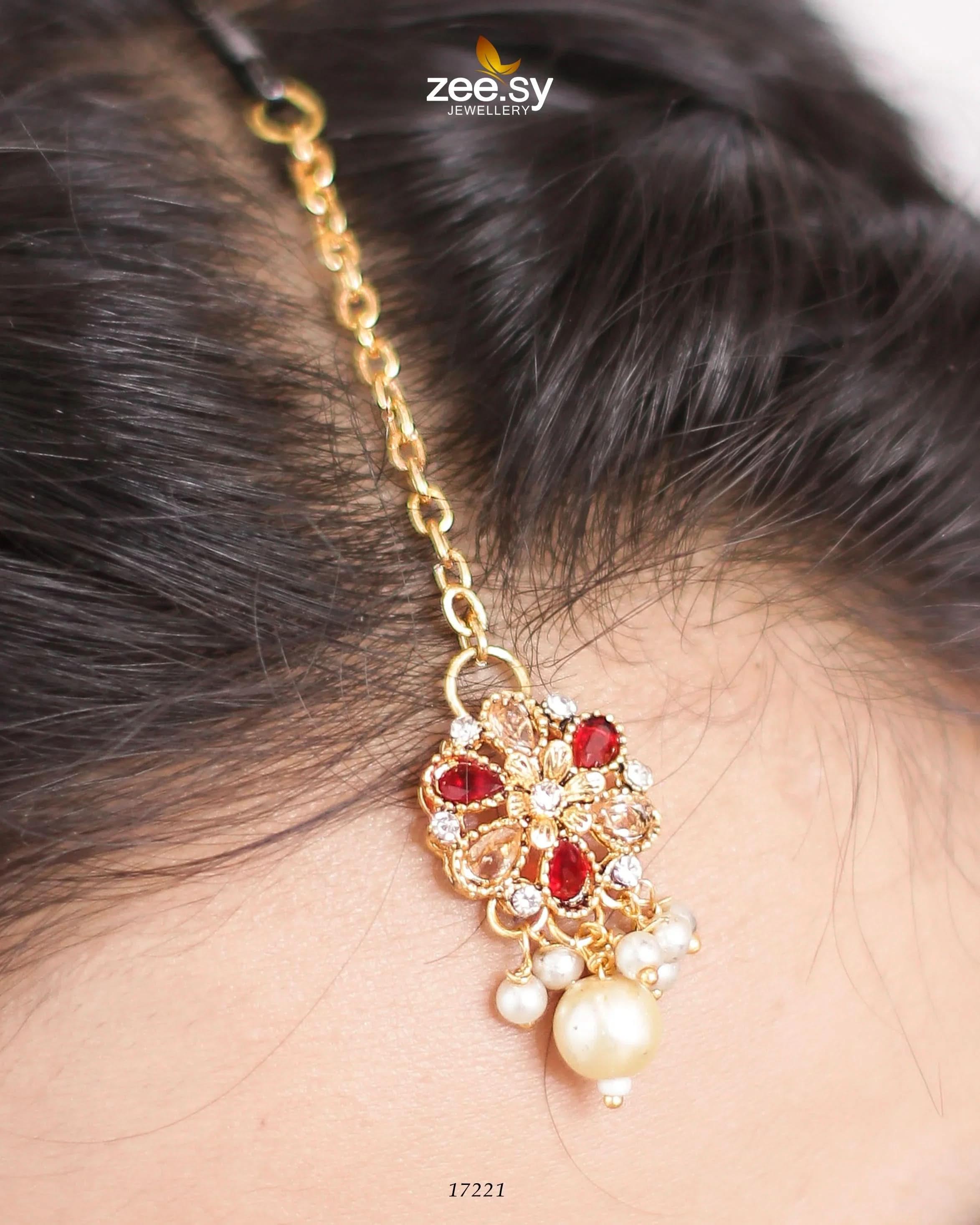 Magnolia Glimmer Necklace - Zeesy.pk