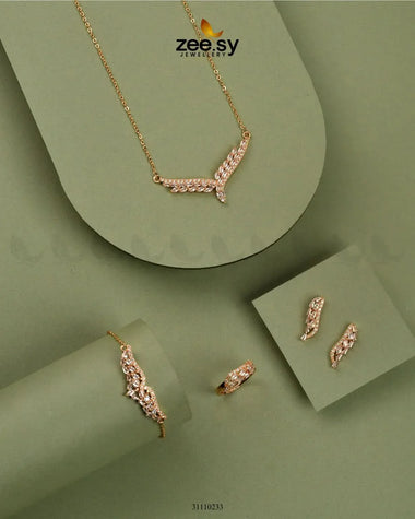 Orlaith Pendant Gold Pendant - Zeesy Jewellery Pakistan | Premium Artificial & Imitation Jewellery