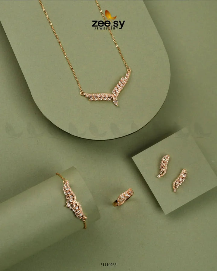 Orlaith Pendant Gold Pendant - Zeesy Jewellery Pakistan | Premium Artificial & Imitation Jewellery