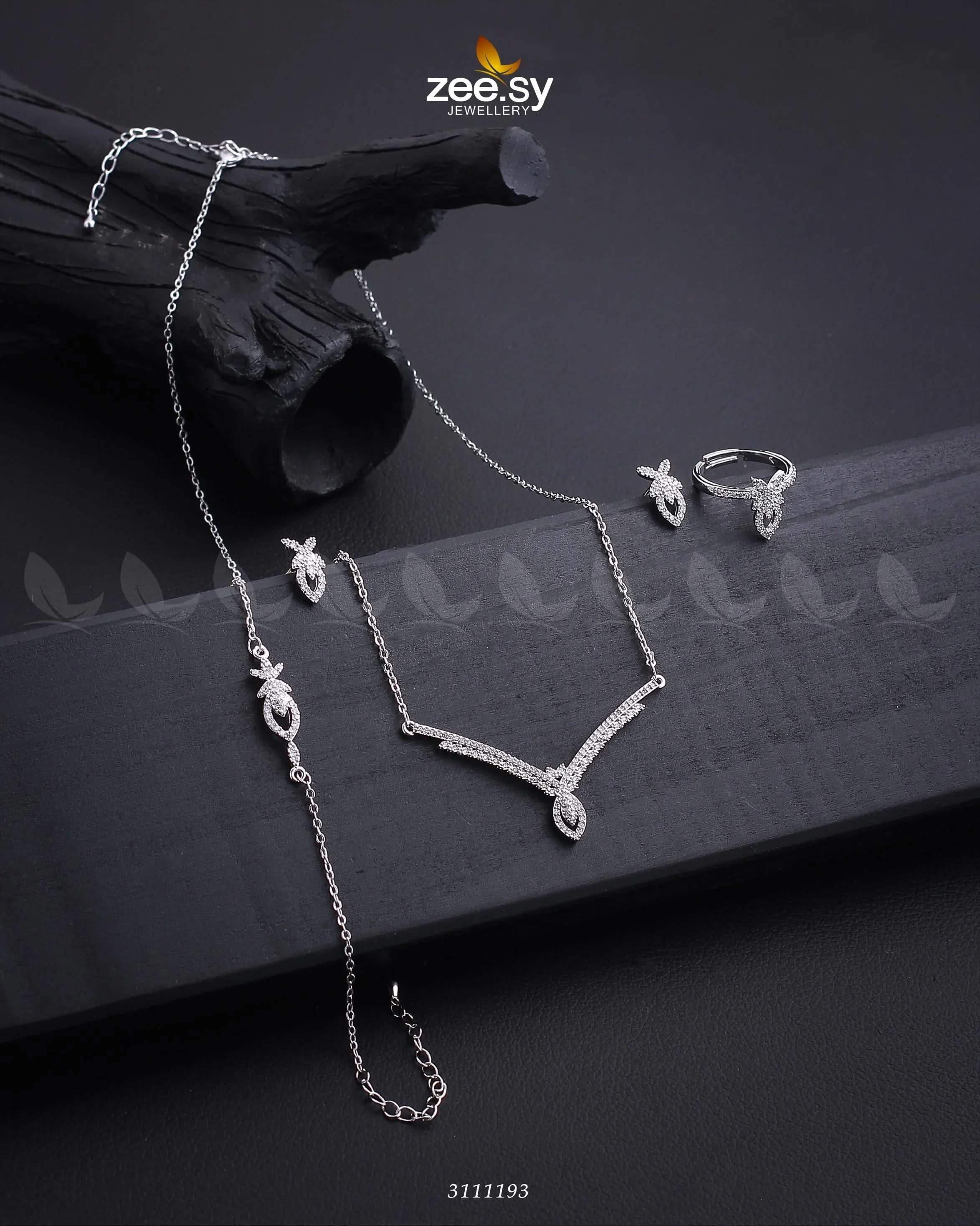 Siskin Pendant - Zeesy.pk