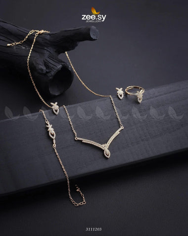 Siskin Pendant Gold Pendant - Zeesy Jewellery Pakistan | Premium Artificial & Imitation Jewellery