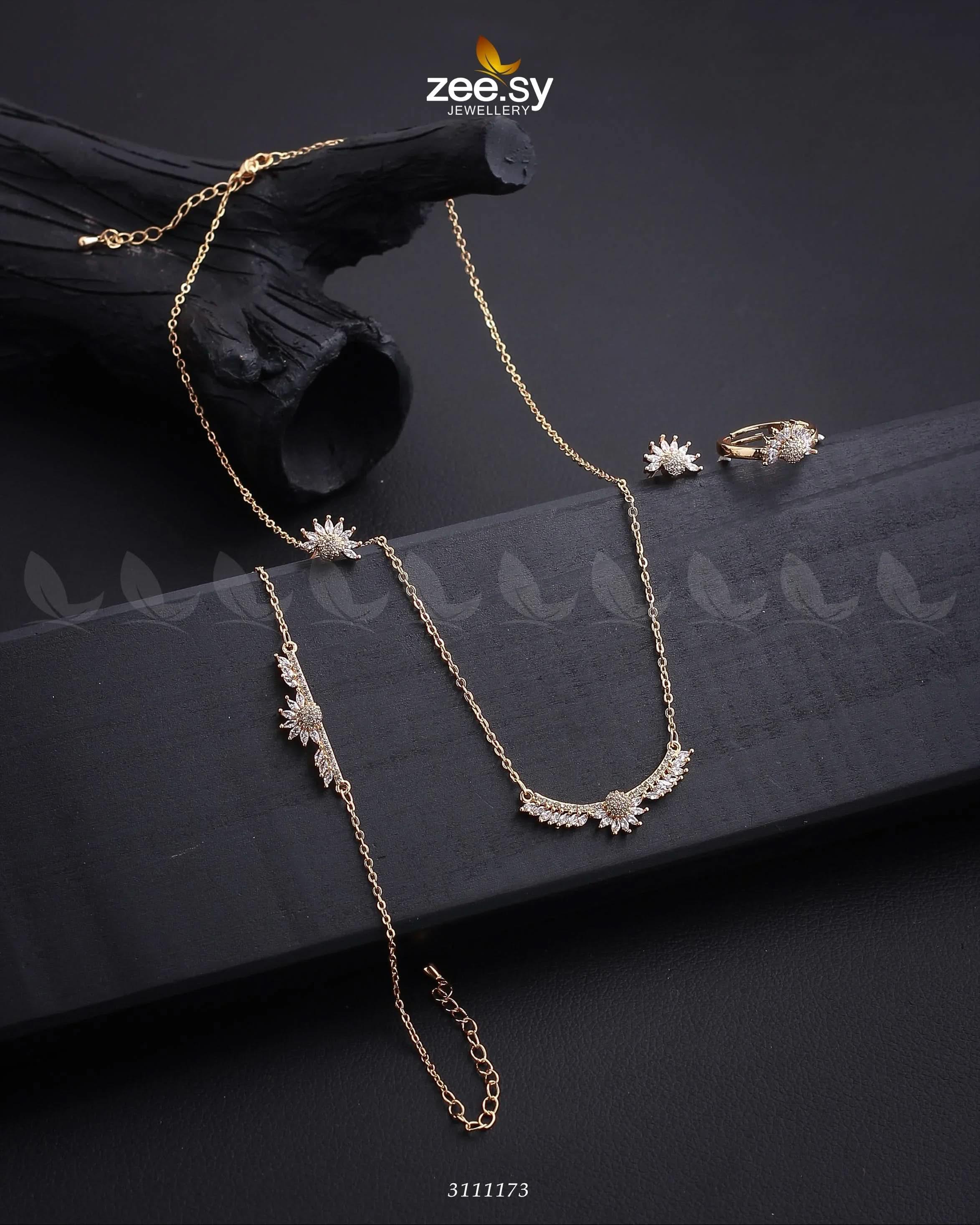 Sparrow Pendant - Zeesy.pk